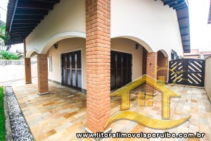 Casa para venda no bairro 55, em Peruíbe / SP.