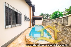 Casa para venda no bairro 55, em Peruíbe / SP.