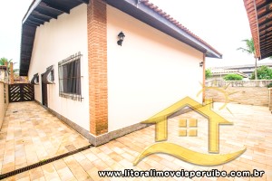 Casa para venda no bairro 55, em Peruíbe / SP.
