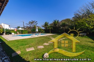Casa para venda no bairro 40, em Peruíbe / SP.