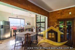 Casa para venda no bairro 40, em Peruíbe / SP.