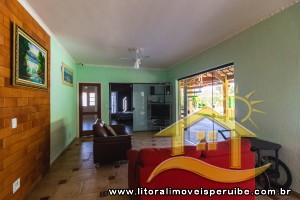 Casa para venda no bairro 40, em Peruíbe / SP.