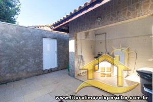 Casa para venda no bairro 40, em Peruíbe / SP.