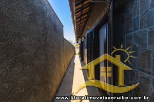Casa para venda no bairro 40, em Peruíbe / SP.