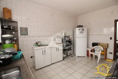 Casa - Térrea com 3 quartos (sendo 3 suite(s)) a 2,00 metros praia.