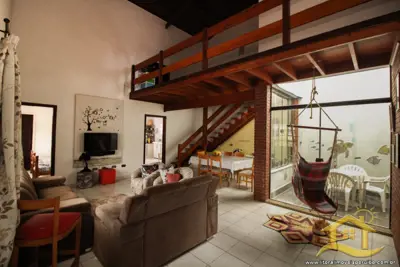 Casa - Térrea com 3 quartos (sendo 3 suite(s)) a 2,00 metros praia.