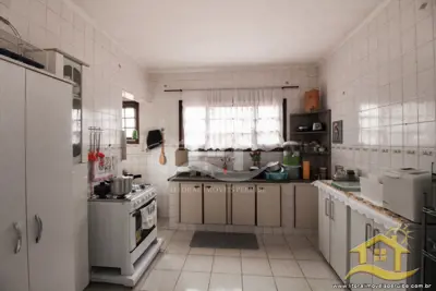 Casa - Térrea com 3 quartos (sendo 3 suite(s)) a 2,00 metros praia.