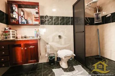 Casa - Térrea com 3 quartos (sendo 3 suite(s)) a 2,00 metros praia.