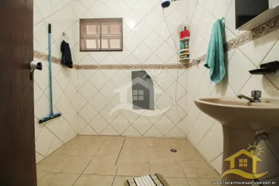 Casa - Térrea com 3 quartos (sendo 3 suite(s)) a 2,00 metros praia.