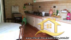 Casa - Térrea com 2 dormitórios (sendo 1 suite(s)) a 700,00 metros praia.