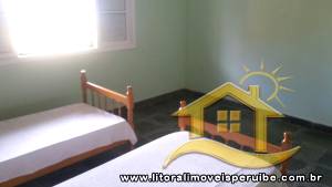 Casa - Térrea com 2 dormitórios (sendo 1 suite(s)) a 700,00 metros praia.