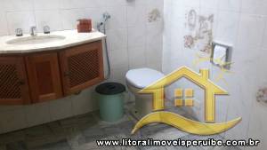 Casa - Térrea com 2 dormitórios (sendo 1 suite(s)) a 700,00 metros praia.
