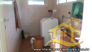 Casa - Térrea com 2 dormitórios (sendo 1 suite(s)) a 700,00 metros praia.