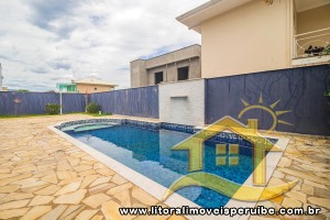 Casa - Sobrado com 4 dormitórios (sendo 4 suite(s)) a 1000,00 metros praia.