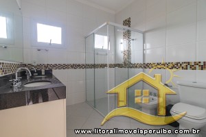 Casa - Sobrado com 4 dormitórios (sendo 4 suite(s)) a 1000,00 metros praia.