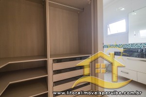 Casa - Sobrado com 4 dormitórios (sendo 4 suite(s)) a 1000,00 metros praia.