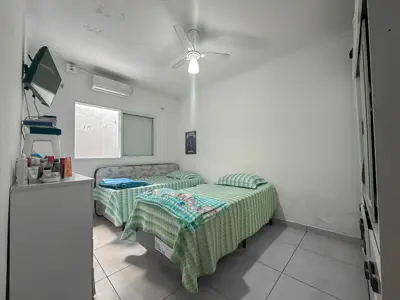 Casa - Térrea com 2 quartos (sendo 1 suite(s)) a 600,00 metros praia.