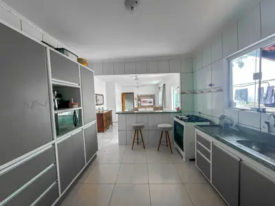 Casa - Térrea com 2 quartos (sendo 1 suite(s)) a 600,00 metros praia.