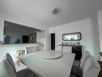 Casa - Térrea com 2 quartos (sendo 1 suite(s)) a 600,00 metros praia.