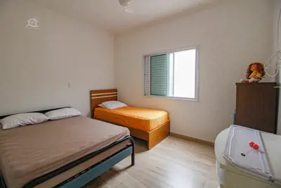 Casa - Térrea com 3 dormitórios (sendo 1 suite(s)) a 200,00 metros praia.