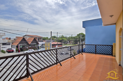 Conjunto - Comercial com 0 dormitórios (sendo 0 suite(s)) a 400,00 metros praia.