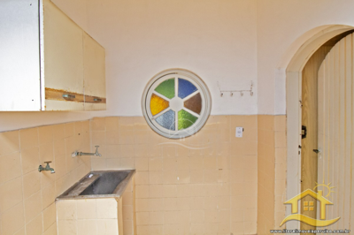 Conjunto - Comercial com 0 dormitórios (sendo 0 suite(s)) a 400,00 metros praia.