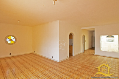 Conjunto - Comercial com 0 dormitórios (sendo 0 suite(s)) a 400,00 metros praia.