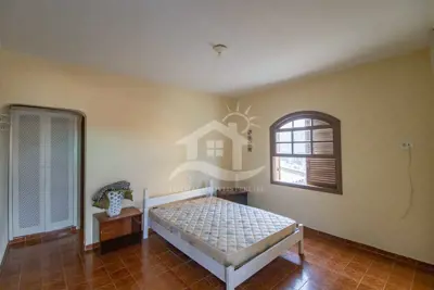 Casa - Assobradada com 5 dormitórios (sendo 5 suite(s)) a 800,00 metros praia.