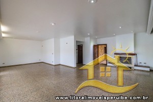 Casa - Assobradada com 4 dormitórios (sendo 3 suite(s)) a 0,00 metros praia.