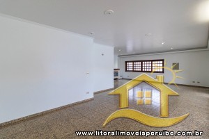 Casa - Assobradada com 4 dormitórios (sendo 3 suite(s)) a 0,00 metros praia.