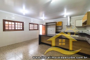 Casa - Assobradada com 4 dormitórios (sendo 3 suite(s)) a 0,00 metros praia.