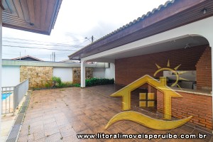 Casa - Assobradada com 4 dormitórios (sendo 3 suite(s)) a 0,00 metros praia.