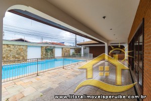 Casa - Assobradada com 4 dormitórios (sendo 3 suite(s)) a 0,00 metros praia.