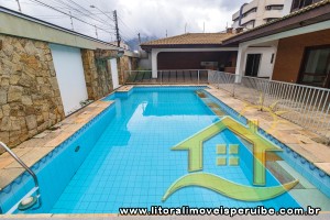 Casa - Assobradada com 4 dormitórios (sendo 3 suite(s)) a 0,00 metros praia.