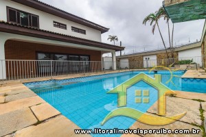 Casa - Assobradada com 4 dormitórios (sendo 3 suite(s)) a 0,00 metros praia.