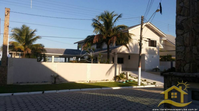 Casa - Sobrado com 4 dormitórios (sendo 2 suite(s)) a 0,00 metros praia.