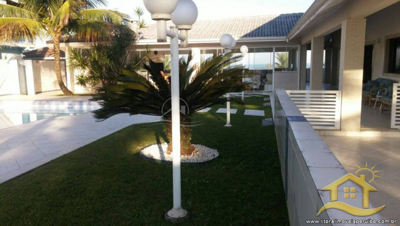 Casa - Sobrado com 4 dormitórios (sendo 2 suite(s)) a 0,00 metros praia.