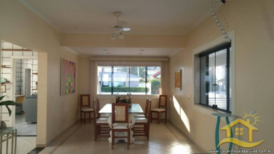 Casa - Sobrado com 4 dormitórios (sendo 2 suite(s)) a 0,00 metros praia.