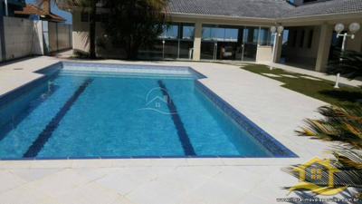Casa - Sobrado com 4 dormitórios (sendo 2 suite(s)) a 0,00 metros praia.