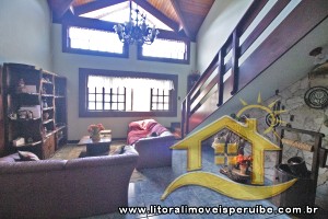 Casa - Térrea com 5 dormitórios (sendo 2 suite(s)) a 500,00 metros praia.