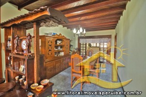 Casa - Térrea com 5 dormitórios (sendo 2 suite(s)) a 500,00 metros praia.