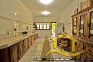 Casa - Térrea com 5 dormitórios (sendo 2 suite(s)) a 500,00 metros praia.