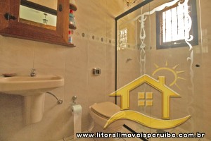 Casa - Térrea com 5 dormitórios (sendo 2 suite(s)) a 500,00 metros praia.