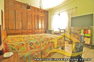 Casa - Térrea com 5 dormitórios (sendo 2 suite(s)) a 500,00 metros praia.