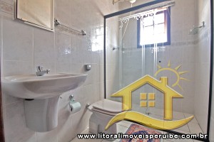 Casa - Térrea com 5 dormitórios (sendo 2 suite(s)) a 500,00 metros praia.