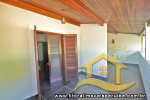 Casa - Térrea com 5 dormitórios (sendo 2 suite(s)) a 500,00 metros praia.