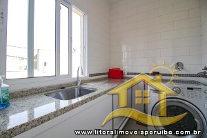 Casa - Sobrado com 3 dormitórios (sendo 3 suite(s)) a 30,00 metros praia.