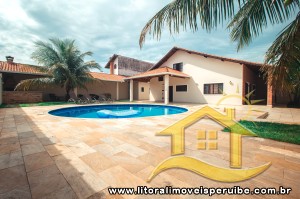 Casa - Térrea com 3 dormitórios (sendo 1 suite(s)) a 300,00 metros praia.