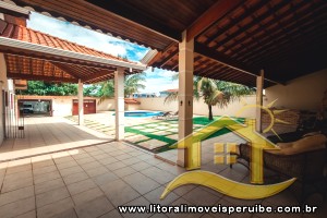 Casa - Térrea com 3 dormitórios (sendo 1 suite(s)) a 300,00 metros praia.