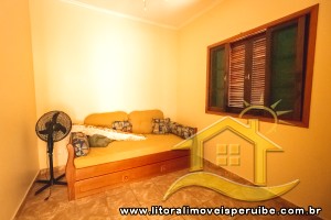 Casa - Térrea com 3 dormitórios (sendo 1 suite(s)) a 300,00 metros praia.